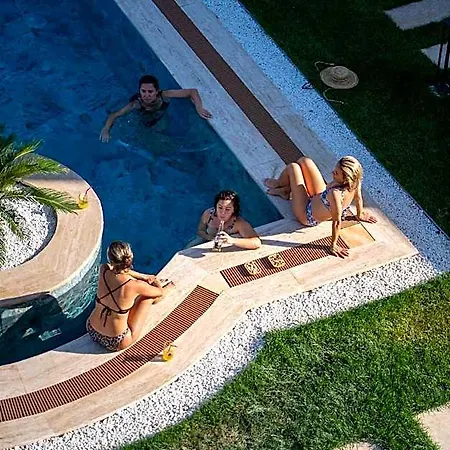 Hane Cunda Hotell